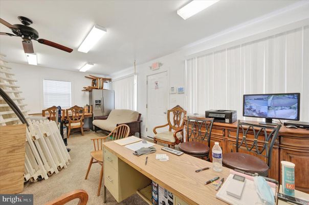 Home Office, Interior