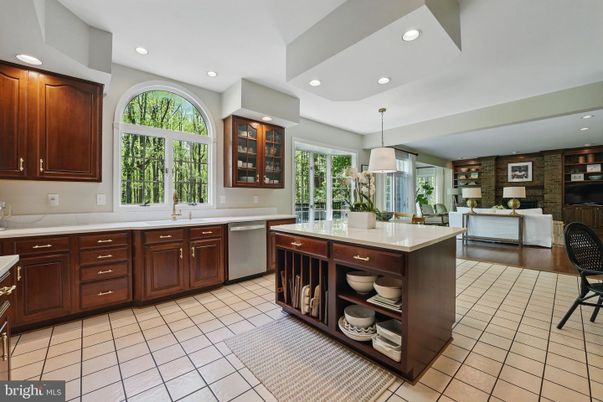Interior, Kitchen, Living room, Pendant Lights, Recessed Lighting, Stainless Steel Appliances