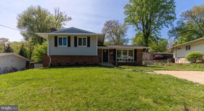Exterior, Facade, Brick Facade, Split Level