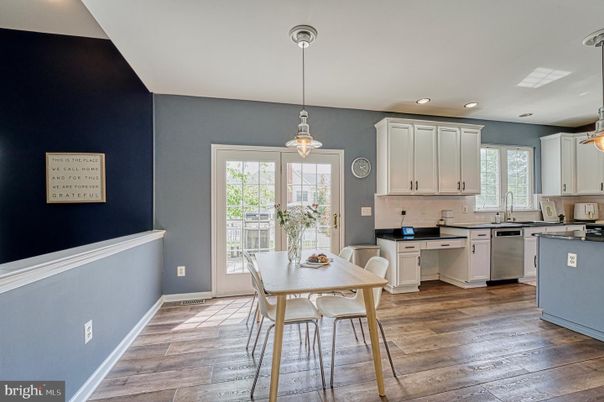 Dining room, Interior, Kitchen, Pendant Lights, Recessed Lighting, Wood Texture Flooring
