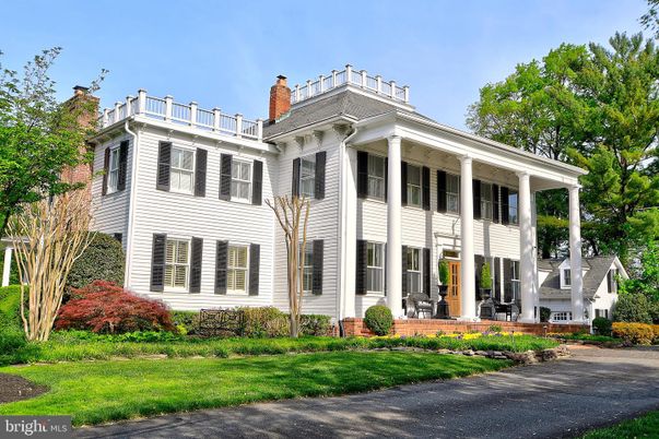 Exterior, Facade, Georgian