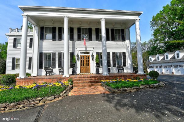 Exterior, Facade, Georgian