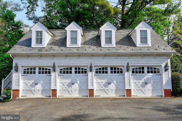 Attached, Exterior, Facade, Cape Cod