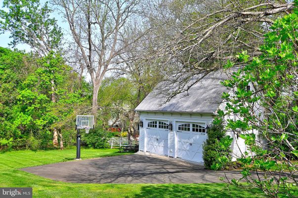 Detached Garage, Exterior