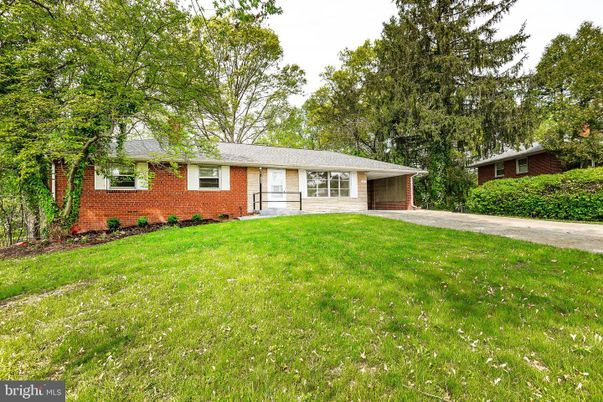 Attached, Backyard, Exterior, Facade, Brick Facade, Ranch
