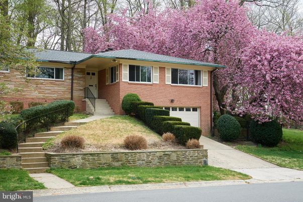 Attached, Exterior, Facade, Brick Facade, Split Level