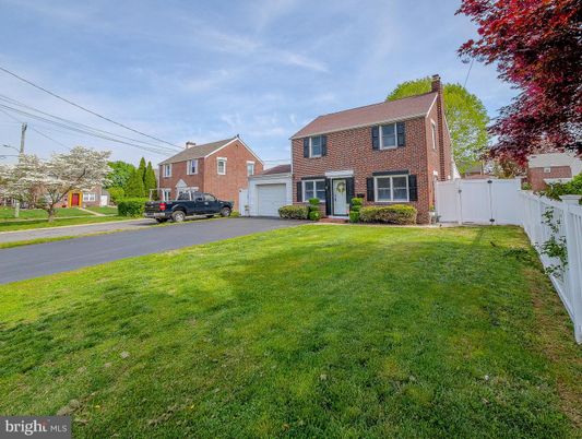 Attached, Exterior, Facade, Brick Facade, Cape Cod