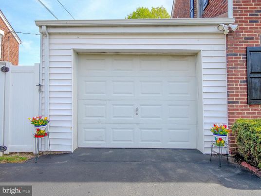 Detached Garage, Exterior