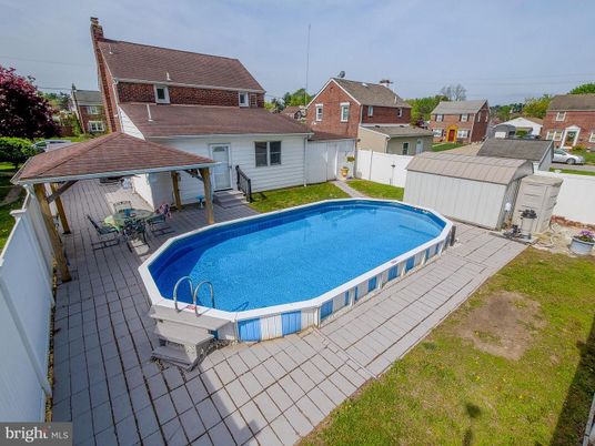 Exterior, Pool