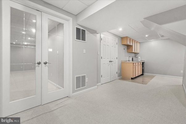 Empty room, Interior, Recessed Lighting