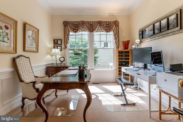 Home Office, Interior