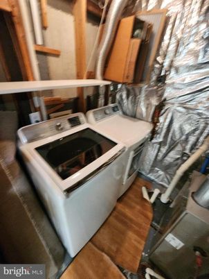 Interior, Washer, Wood Texture Flooring