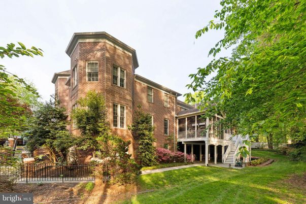 Backyard, Exterior, Facade, Brick Facade, Rowhouse