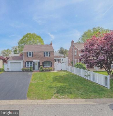 Attached, Exterior, Facade, Brick Facade, Cape Cod