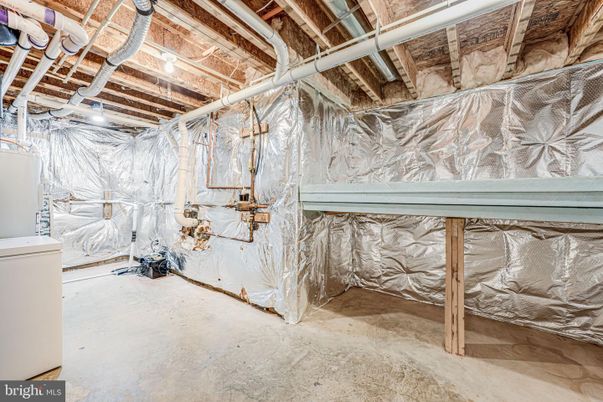 Interior, Washer, Wooden Beams