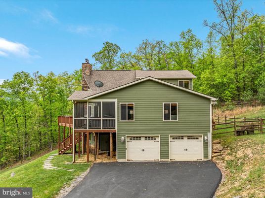 Attached, Exterior, Facade, Raised Ranch