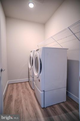 Interior, Recessed Lighting, Washer, Wood Texture Flooring