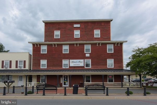 Exterior, Facade, American Foursquare