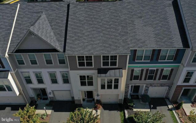 Exterior, Facade, Rowhouse