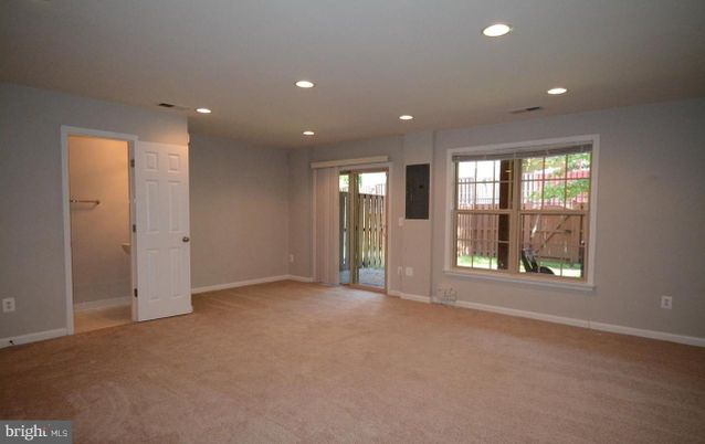 Empty room, Interior, Recessed Lighting