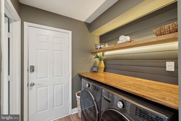 Interior, Washer, Wood Texture Flooring