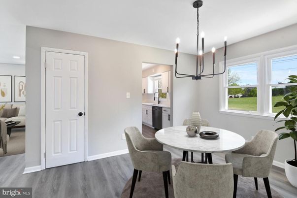 Chandelier, Dining room, Interior, Kitchen, Pendant Lights, Recessed Lighting, Wood Texture Flooring