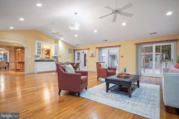 Dining room, Interior, Living room, Pendant Lights, Recessed Lighting, Wood Texture Flooring