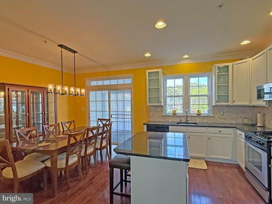 Dining room, Interior, Kitchen, Pendant Lights, Recessed Lighting, Wood Texture Flooring
