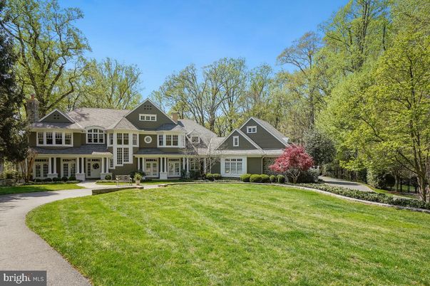 Backyard, Exterior, Facade, Queen Anne Victorian