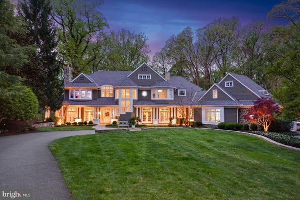 Backyard, Exterior, Facade, Queen Anne Victorian