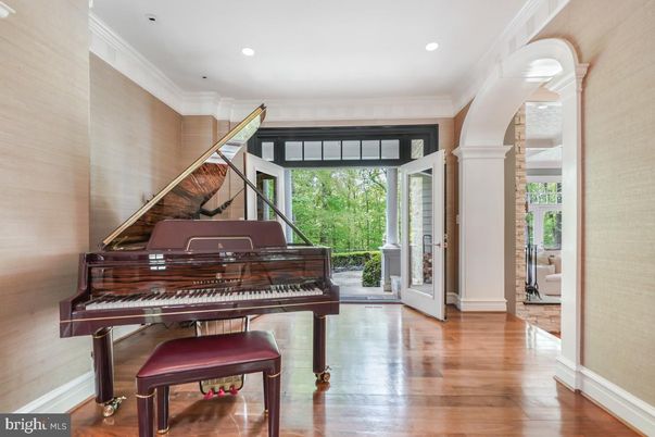 Interior, Piano, Recessed Lighting, Wood Texture Flooring