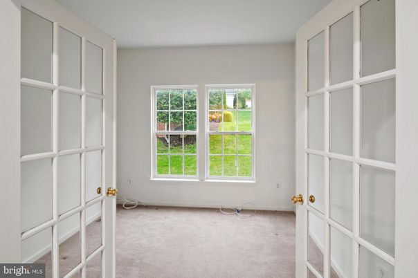 Empty room, Interior