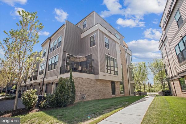 Exterior, Facade, Brick Facade, Rowhouse