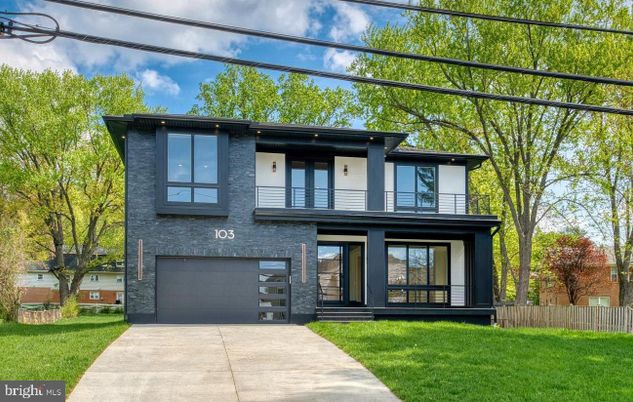 Attached, Exterior, Facade, Modern