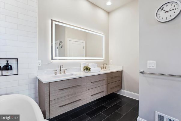 Bathroom, Dual Sink Vanities, Free Standing Baths, Interior, Recessed Lighting
