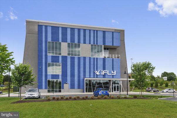 Exterior, Facade, Modern