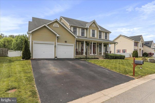 Attached, Exterior, Facade, Farmhouse
