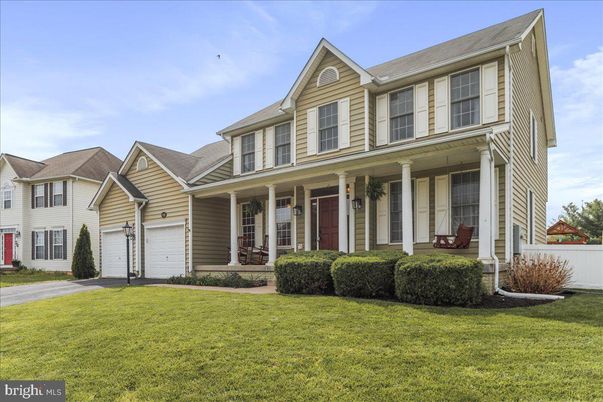Attached, Exterior, Facade, Farmhouse