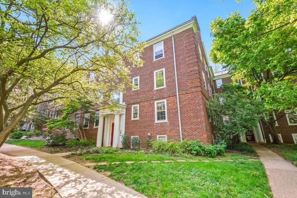Exterior, Facade, Brick Facade, Rowhouse