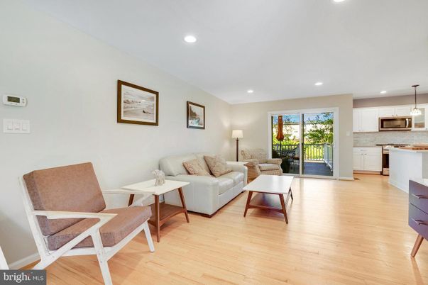 Interior, Kitchen, Living room, Pendant Lights, Recessed Lighting, Wood Texture Flooring
