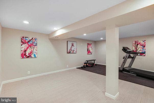 Fitness Equipment, Interior, Recessed Lighting, Wood Texture Flooring