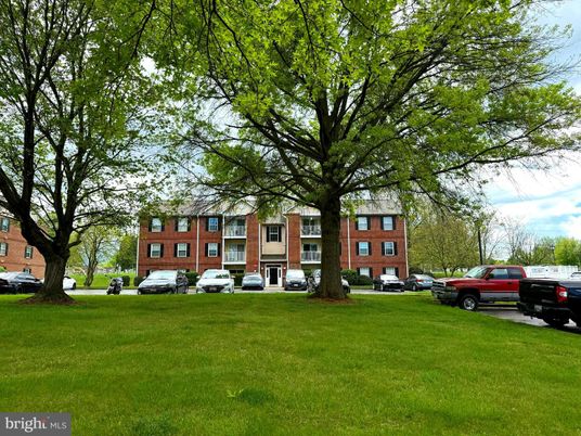 Exterior, Facade, Brick Facade, Georgian