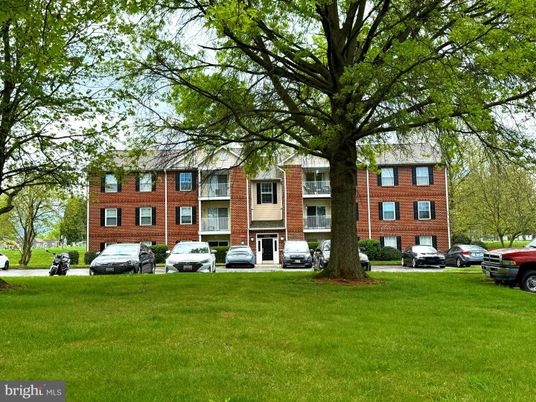 Exterior, Facade, Brick Facade, Rowhouse