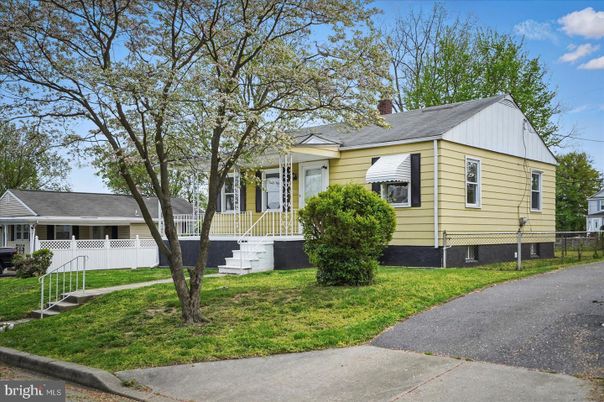 Exterior, Facade, Cape Cod
