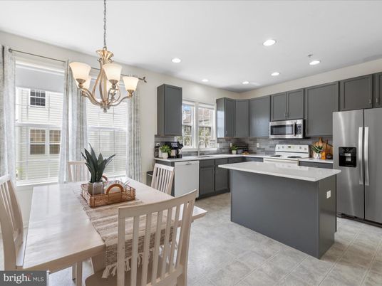 Chandelier, Dining room, Interior, Kitchen, Recessed Lighting, Stainless Steel Appliances