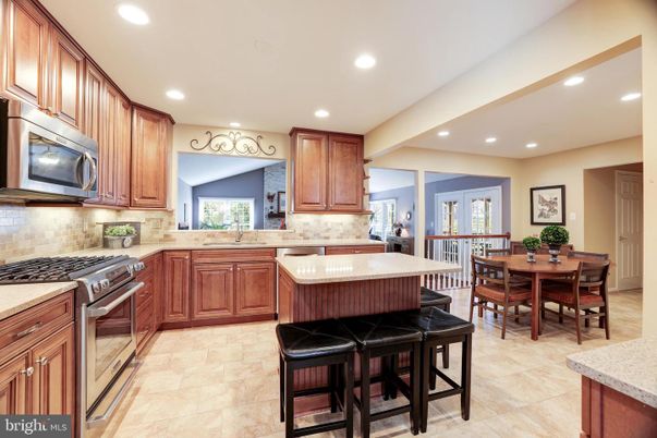 Dining room, Interior, Kitchen, Recessed Lighting, Stainless Steel Appliances
