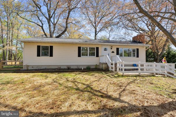 Backyard, Exterior, Facade, Raised Ranch