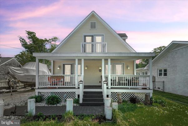 Exterior, Facade, Queen Anne Victorian