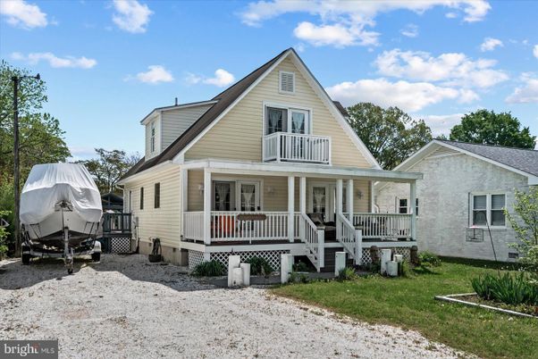 Exterior, Facade, Farmhouse