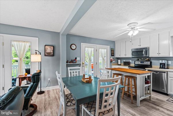 Dining room, Interior, Kitchen, Stainless Steel Appliances, Wood Texture Flooring